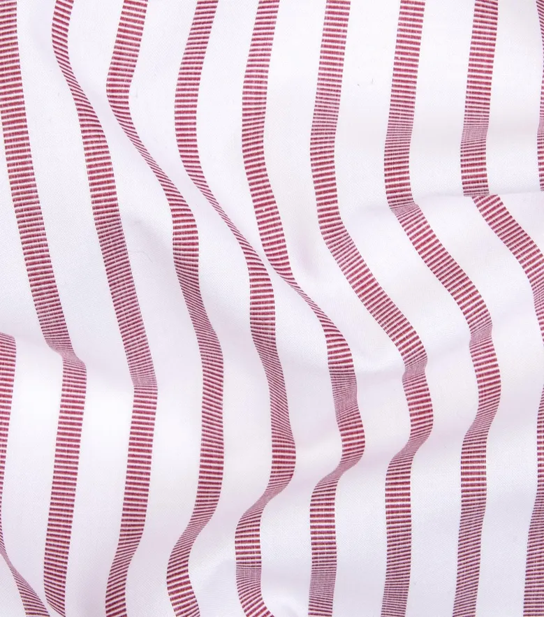 Chemise en fil-à-fil à rayures rouge bordeaux